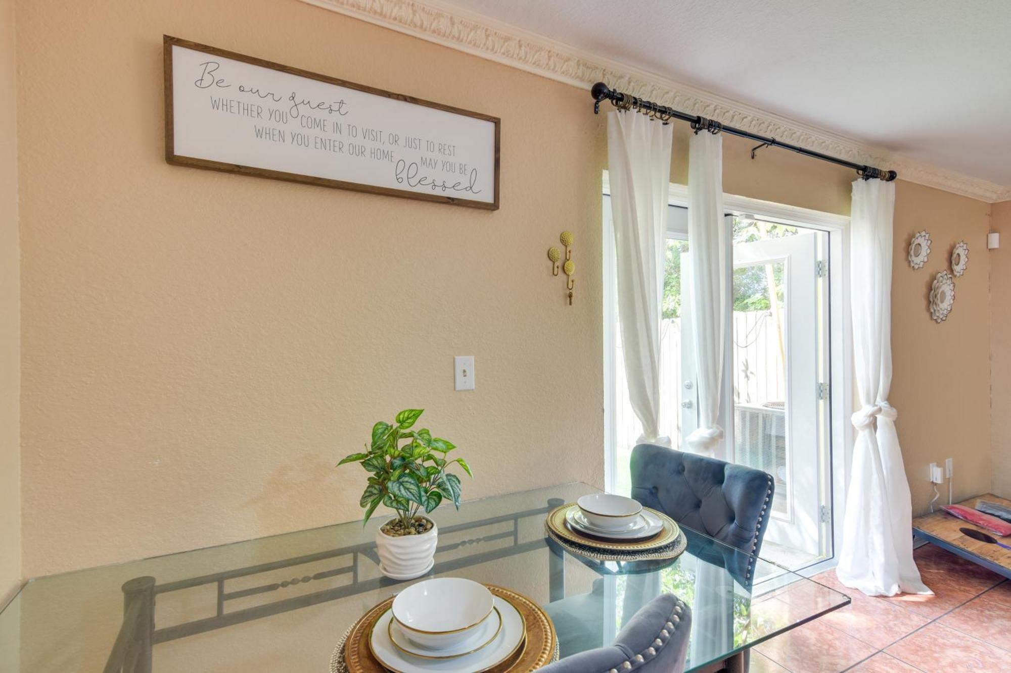 Opa-Locka Townhome, 15 Mi To Miami Beach! Exteriör bild