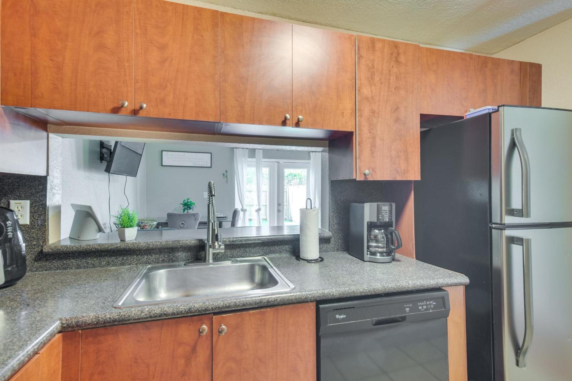 Opa-Locka Townhome, 15 Mi To Miami Beach! Exteriör bild