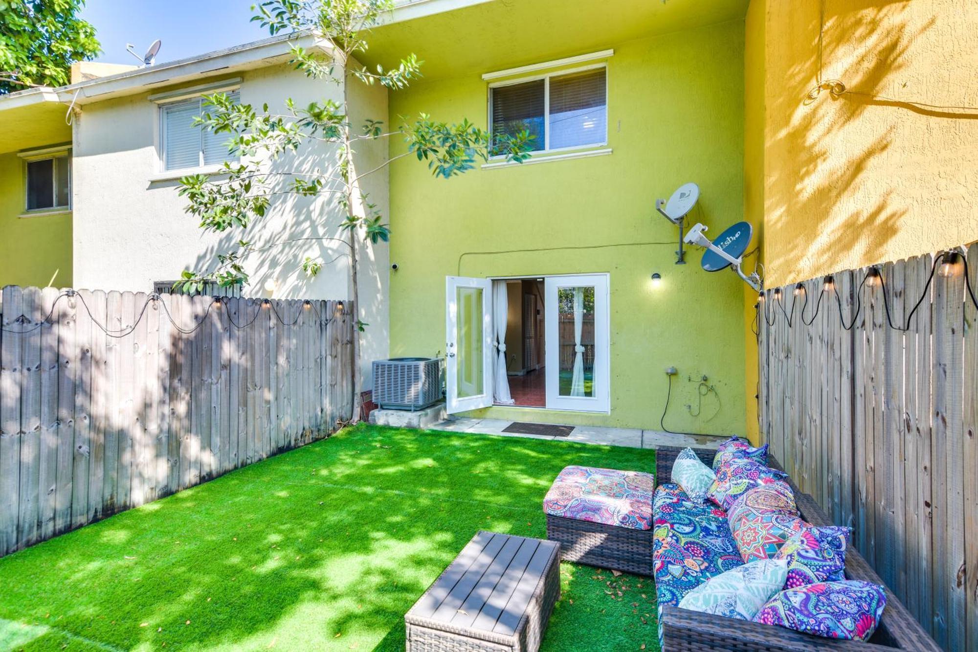Opa-Locka Townhome, 15 Mi To Miami Beach! Exteriör bild